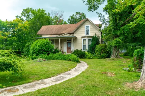 306 Lincoln Ave N, Fayetteville, TN 37334
