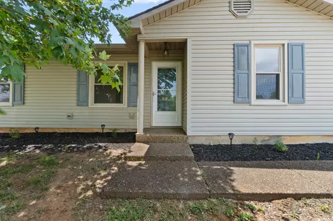 569 Foxfield Rd, Hopkinsville, KY 42240