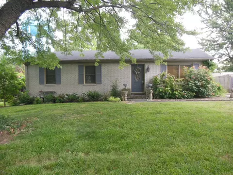 1700 Woodside Dr, Springfield, TN 37172