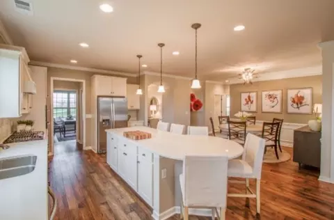 1056 Sumner Grv, Spring Hill, TN 37174