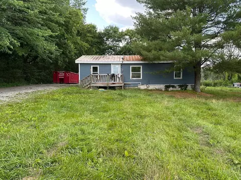 753 New Deal Potts Rd, Cottontown, TN 37048