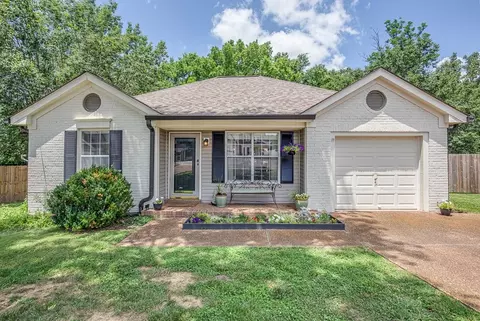 604 Village Trace Ct, Nashville, TN 37211