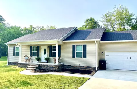 113 Grosch Ln, Tullahoma, TN 37388