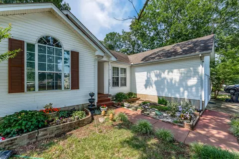 703 Hollandale Rd, La Vergne, TN 37086