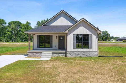 114 Mazie Dr, Lafayette, TN 37083