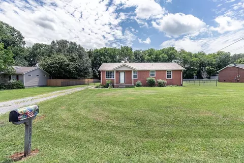 7049 Forrest Ln, Murfreesboro, TN 37129