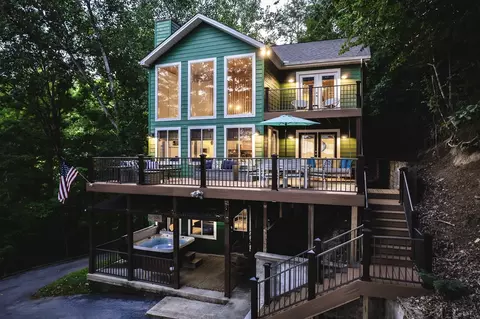 1080 Cherokee Dr, Smithville, TN 37166