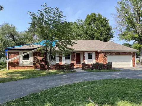 104 Country Club Ln, Hopkinsville, KY 42240