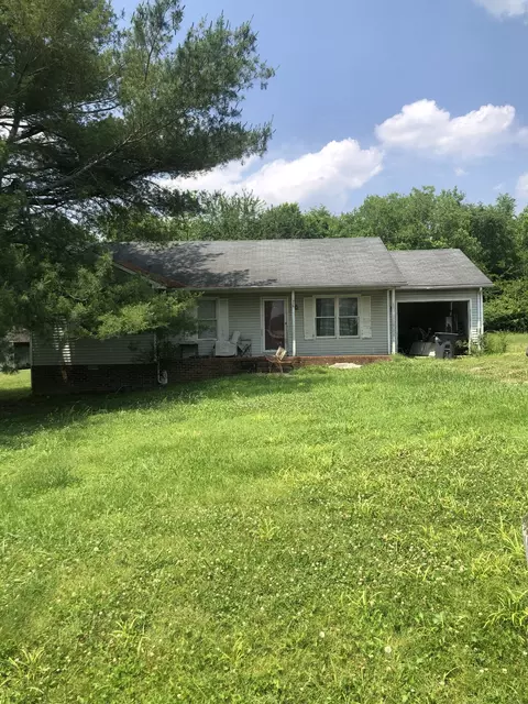 1015 Lowell Dr E, Fayetteville, TN 37334
