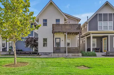 1055 Treaty Oaks Dr, Nashville, TN 37209