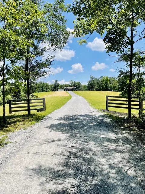 170 Stage Rd, Waverly, TN 37185
