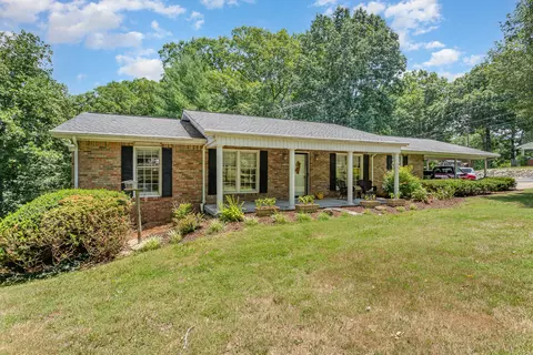 1074 Highway 100, Centerville, TN 37033