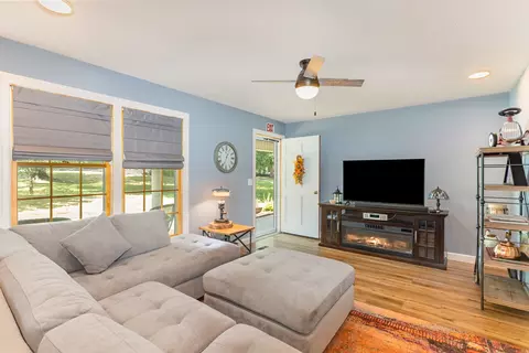 1074 Highway 100, Centerville, TN 37033 photo 6