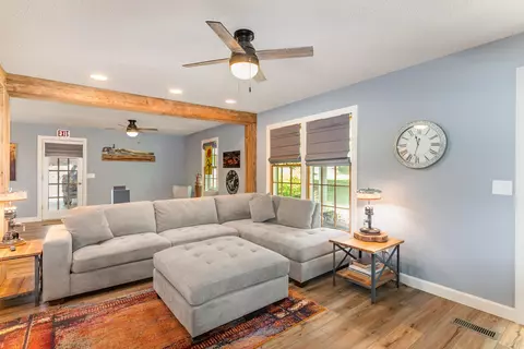 1074 Highway 100, Centerville, TN 37033 photo 4
