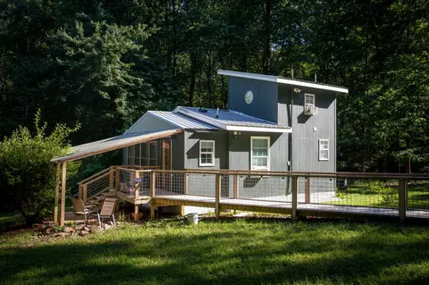 565 Jumpoff Mountain Rd, Sewanee, TN 37375