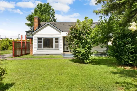 107 W Meadow Dr, Clarksville, TN 37043