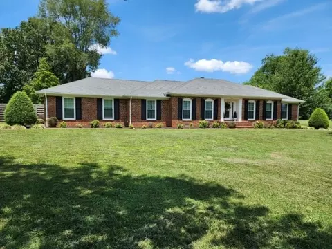 700 1st St, Lawrenceburg, TN 38464