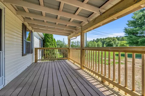 1894 Parker Rd, Manchester, TN 37355