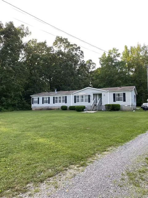 260 Lakewood Dr, Beechgrove, TN 37018