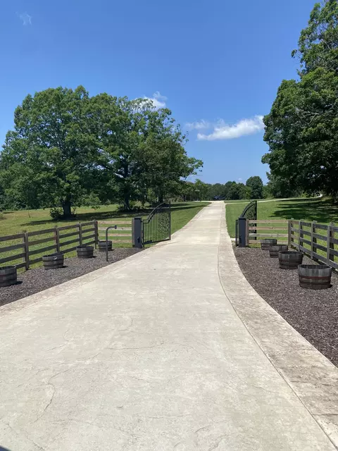 755 Wilkie St N, Mcewen, TN 37101