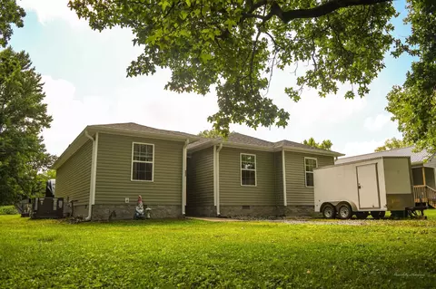 307 S Walnut St, Hohenwald, TN 38462