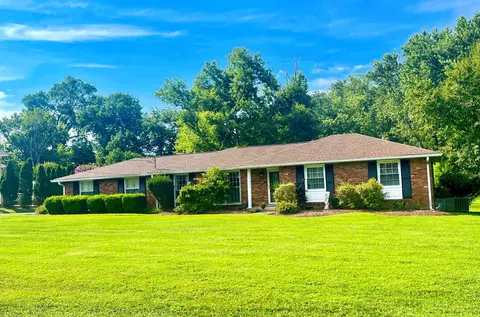 226 Island Dr, Hendersonville, TN 37075