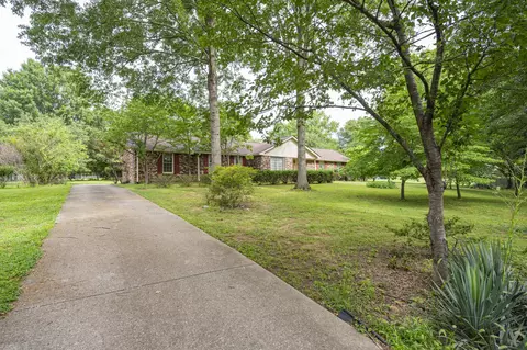 128 Shawnee Dr, Hendersonville, TN 37075
