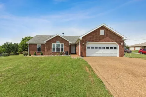 656 Woodburn Dr, Smyrna, TN 37167