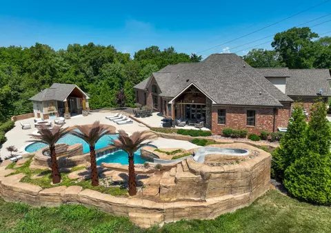 501 Stonegate Dr, Clarksville, TN 37043