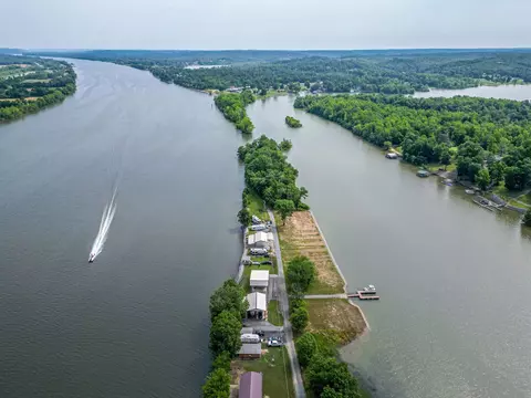 497 Cooper Dr, Linden, TN 37096