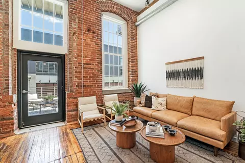 1350 Rosa L Parks Blvd #327, Nashville, TN 37208