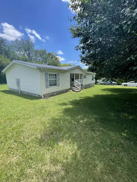 78 Akins Heights Ln, Westmoreland, TN 37186