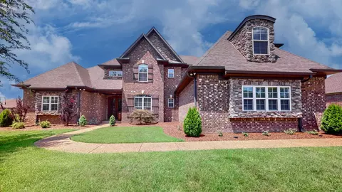 216 Aqueduct Pl, Gallatin, TN 37066