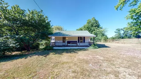 1100 E Grinders Switch Rd, Centerville, TN 37033