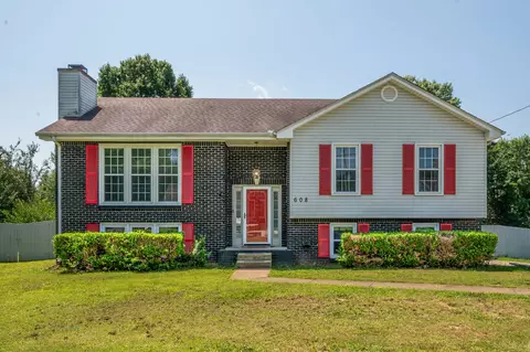608 Gardendale Ln, Clarksville, TN 37040