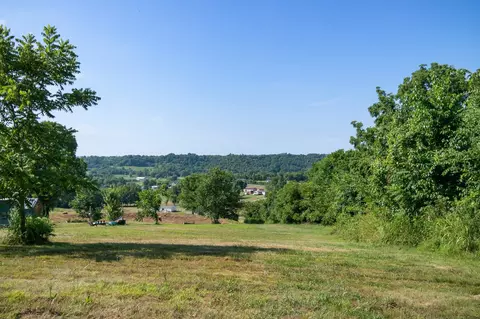 1858 Theta Pike, Columbia, TN 38401