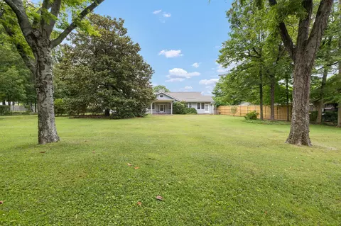 809 Barrow Ct, Columbia, TN 38401