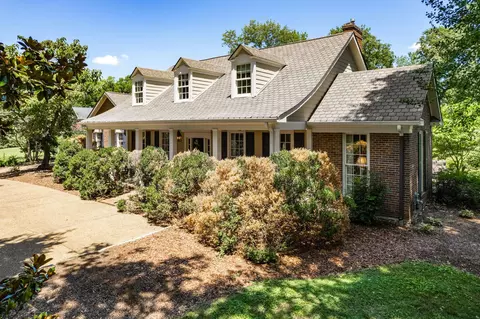 1520 Graybar Ln, Nashville, TN 37215
