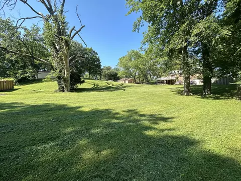 802 Alton Dr, Clarksville, TN 37043