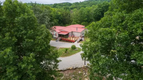 1351 Pevahouse Hollow Rd, Clifton, TN 38425