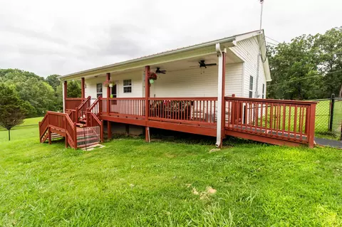 2006 Johnson Ave, Burns, TN 37029