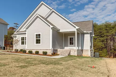 1027 Sycamore Rdg E, Burns, TN 37029