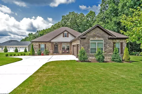 52 Knotting Hill Dr, Fayetteville, TN 37334