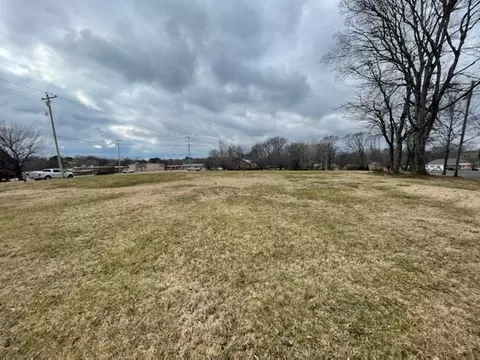 108 W 3rd St, Parsons, TN 38363