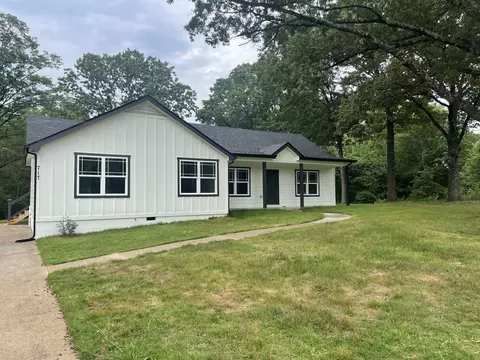 717 Palmyra Rd, Clarksville, TN 37040
