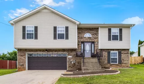 931 Hedge Apple Dr, Clarksville, TN 37040