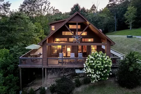 200 Deerwood Ct, Smithville, TN 37166