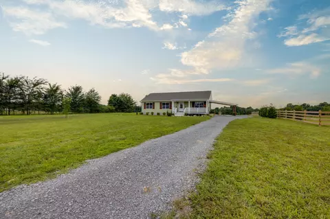 2767 Rocky Mound Rd, Westmoreland, TN 37186