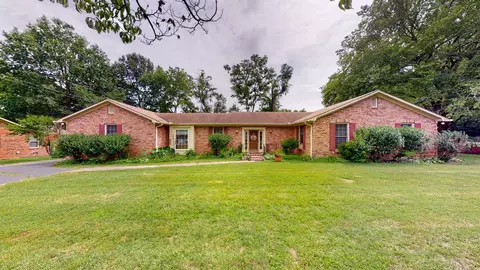 903 Morris Dr, Gallatin, TN 37066