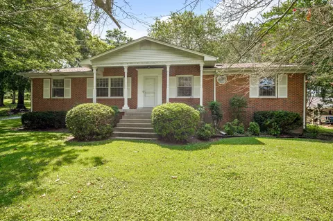 2224 Golf Club Ln, Columbia, TN 38401